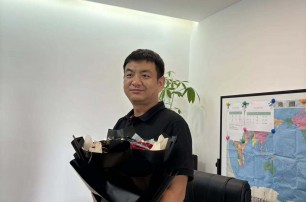 庆祝辉煌时刻：润颖集团CEO迎来生日，共筑企业新篇章‌