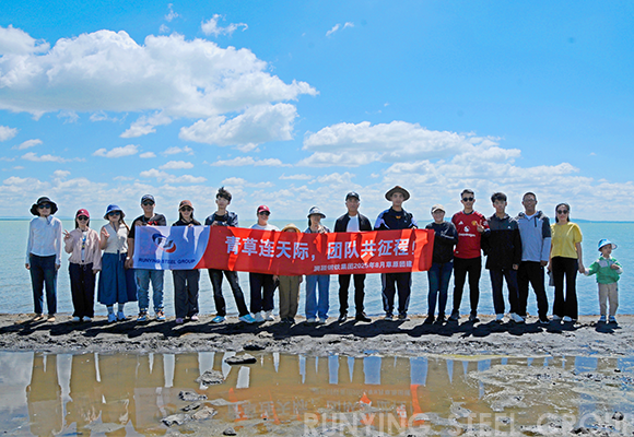 2025.08团建合照2.png