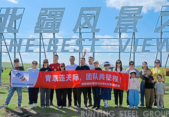 2025.08团建合照1.png